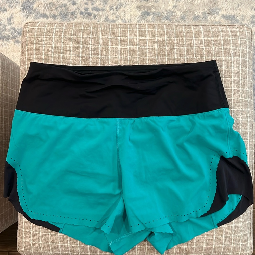 Lululemon size 6 gently used green and black shorts